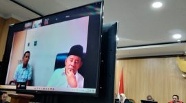 Ajudan Gubernur, Ramadhan Ibrahim dan Abdul Gani Kasuba Dihadirkan Secara Virtual dalam Sidang Terdakwa Pihak Swasta, Kristian Wuisan dan Kadis PUPR Daud Ismail. (Rakyatmu)