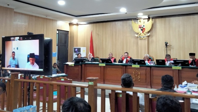 Sidang Pemeriksaan Saksi Kasus Dugaan Suap Proyek Lingkup Pemerintah Provinsi Maluku Utara yang Melibatkan AGK, Daud Ismail, Ramadhan Ibrahim dan Kristian Wuisan. (Rakyatmu)