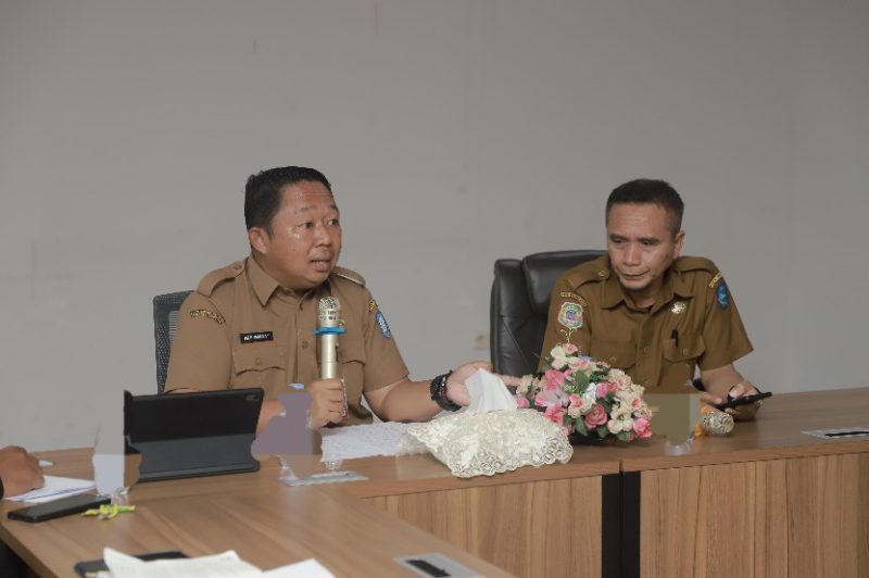 Sekda Kota Ternate Rizal Marsaoly Pimpin Rapat Evaluasi Terkait Penanganan Sampah untuk Mewujudkan Ternate sebagai Kota Bersih. (Bucek/Rakyatmu)