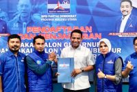 Juru Bicara Benny Laos, Opo Anwar mengembalikan formulir penjaringan ke Partai Demokrat Maluku Utara. (Opo for Rakyatmu)