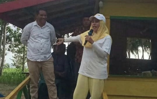 Fifian Adeningsih Mus Bersama Ketua DPC PBB Kepu Lasidi Leko. (Rakyatmu)