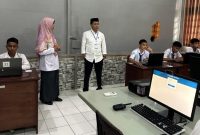 Kepala Dinas Kota Ternate Pantau Ujian Akhir Sekolah. (Rakyatmu)