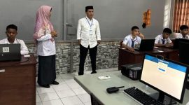 Kepala Dinas Kota Ternate Pantau Ujian Akhir Sekolah. (Rakyatmu)