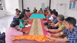 Dansatgas Erupsi Gunung Ibu Kolonel Arm Adierya Yuni Nurtono Menggelar Rapat Evaluasi dengan Kades dan Sejumlah Tokoh Masyarakat. (Rakyatmu)