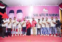 Foto Randi Ridwan yang Ditanda dengan Anak Panah Mengangkat Dua Jari Berasama Wakil Wali Kota Tidore Kepulauan Muhammad Sinen pada Pilkada 2020. (Rakyatmu)