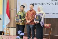 Wakil Bupati Ramli Terima LHP atas laporan keuangan Pemerintah Pulau Taliabu Tahun 2023 dari BPK RI Perwakilan Maluku Utara. (Rakyatmu)
