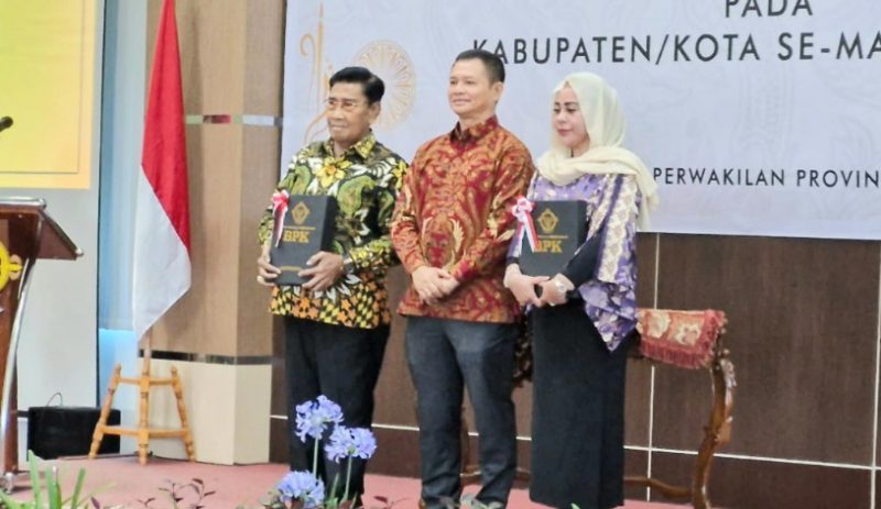 Wakil Bupati Ramli Terima LHP atas laporan keuangan Pemerintah Pulau Taliabu Tahun 2023 dari BPK RI Perwakilan Maluku Utara. (Rakyatmu)