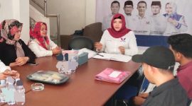 LO Capt Ali Ibrahim Mengembalikan Formulir Pendaftaran ke Tim Penjaringan DPW Perindo Maluku Utara. (Rakyatmu)
