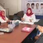 LO Capt Ali Ibrahim Mengembalikan Formulir Pendaftaran ke Tim Penjaringan DPW Perindo Maluku Utara. (Rakyatmu)
