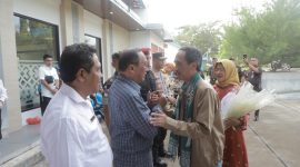 Wali Kota Ternate, M. Tauhid Soleman Bersama Kajati Maluku Utara Herry Ahmad Pribadi di Bandar Udara Sultan Baabullah Ternate. (Istimewa/Rakyatmu)