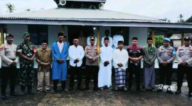 Imam dan Pihak Keamanan Usai Salat Idul Adha pada Sabtu 15 Juni 2024. (Rakyatmu)