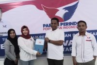 Liaison Officer Benny Laos, Faisal Anwar Mengembalikan Formulir Pendaftaran Calon Gubernur Maluku Utara di Partai Perindo. (Rakyatmu)