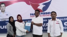 Liaison Officer Benny Laos, Faisal Anwar Mengembalikan Formulir Pendaftaran Calon Gubernur Maluku Utara di Partai Perindo. (Rakyatmu)
