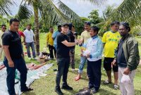 Harita Nickel dan Jurnalis Maluku Utara Berbagi Hewan Kurban. (Istimewa/Rakyatmu) 