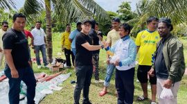 Harita Nickel dan Jurnalis Maluku Utara Berbagi Hewan Kurban. (Istimewa/Rakyatmu) 