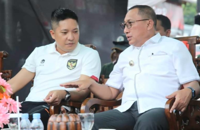 Wali Kota Ternate, M. Tauhid Soleman dan Muhammad Ghifari Bopeng. (Fb Ghifar)