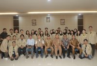Wali Kota Ternate M. Tauhid Soleman dan Sekda Rizal Marsaoly Bersama Dosen Pembimbing UGM dan Mahasiswa Foto Berama. (Humas for Rakyatmu)