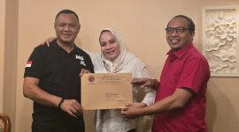 Ketua dan Sekretaris DPD PDIP Maluku Utara Serahkan Surat Tugas ke Citra Puspasari Mus. (Rakyatmu)