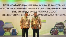 Wakil Bupati Pulau Taliabu Ramli dan Kepala Disperkim Arwin Tamimi Menghadiri Acara Penandatanganan Berita Acara Serah Terima dan Naskah Hibah Barang Milik Negara. (Dikominfo for Rakyatmu)