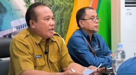 Plt. Kepala BPS Nurhidayat Maskat dan Asisten III Bidang Administrasi Umum Pemerintah Provinsi Maluku Utara, Asrul Gailea. (Rakyatmu)