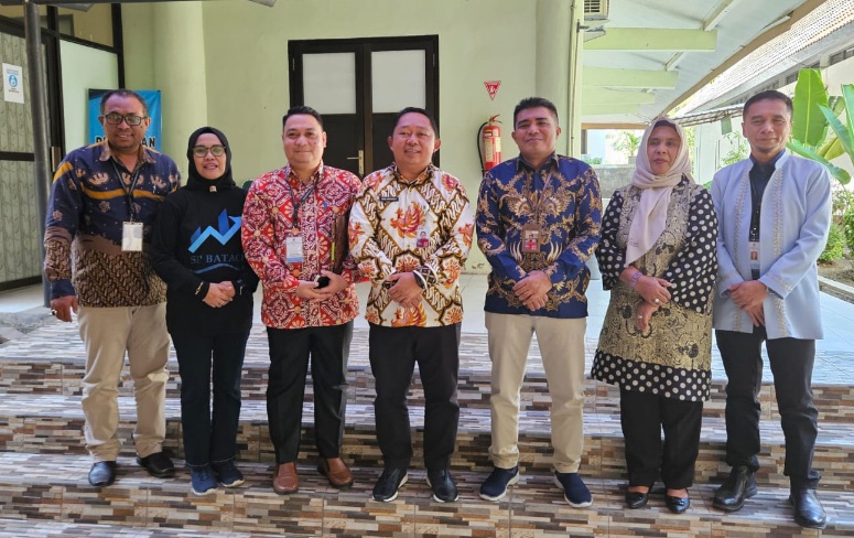 Sekretaris Daerah Kota Ternate Rizal Marsaoly dan Kepala BPKAD Samin Marsaoly Bersama Refomer PKN II Angkatan VIII.