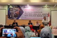 Sekda Kota Ternate Dr. Rizal Marsaoly Buka Bimtel Anjab dan ABK di Asyana Kemayoran Hotel, Jakarta. (Rakyatmu)