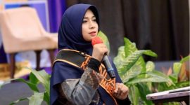 Bunda PAUD Kabupaten Halmahera Selatan, Rifa’at Al Sa’adah Bassam Sampaikan Visi dan Misi di Kegiatan Bulan Merdeka Belajar Hari Pendidikan Nasional Tahun 2024. (Istimewa)