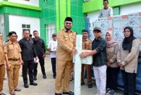 Bupati Halmahera Selatan Serahkan Bantuan Alat Pertanian kepada Kelompok Tani. (Istimewa)