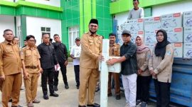 Bupati Halmahera Selatan Serahkan Bantuan Alat Pertanian kepada Kelompok Tani. (Istimewa)