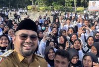 Bupati Halmahera Selatan Hasan Ali Bassam Kasuba bersama PPPK Usai Menerima SK. (Istimewa)