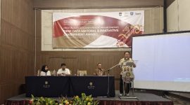 Sekretaris Daerah Kota Ternate, Rizal Marsaoly saat Membuka Kegiatan Sosialisasi dan Bimtek Penyusunan Dokumen Perencanaan Daerah, Desk Data Sektoral dan Innovative Government Award. (Humas for Rakyatmu)