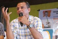 Calon Wakil Gubernur Maluku Utara Basri Sama saat Berdiskusi dengan Pers di Kota Ternate. (Rakyatmu)