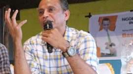 Calon Wakil Gubernur Maluku Utara Basri Sama saat Berdiskusi dengan Pers di Kota Ternate. (Rakyatmu)