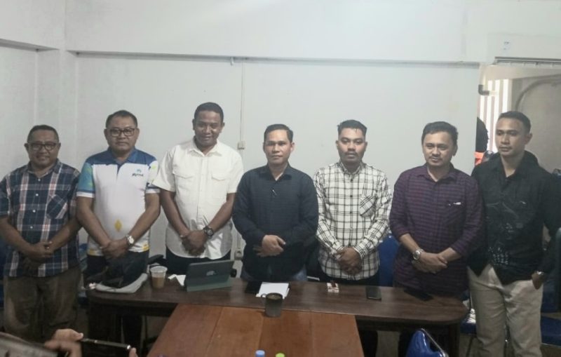 Tim Hukum Bakal Calon Gubernur Maluku Utara Benny Laos, Law office Hendra Karianga dan Associates Gelar Konferensi Pers. (Rakyatmu)
