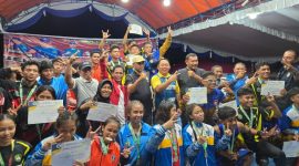 Atlet Bersama Penanggung Jawab Cabor Popda XI Tahun 2024, Rizal Marsaoly di Sofifi, Kota Tidore Kepulauan. (Istimewa/Rakyatmu)