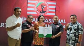 Sashabila Widya Lufitalia Mus Terima Rekomendasi B.1-KWK PKN di Kantor Pimnas PKN, Jakarta. (Rakyatmu)