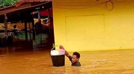 Banjir pada Tanggal 21-24 Setinggi Lebih dari Satu Meter Nyaris Menenggelamkan Sebuah Indekos di Desa Lukulamo. (Warga)