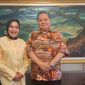 Citra Puspasari Mus bersama Ketua Umum Partai Golkar Airlangga Hartarto. (Simpatisan Citra-Utu)