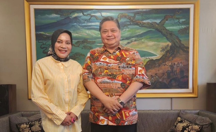 Citra Puspasari Mus bersama Ketua Umum Partai Golkar Airlangga Hartarto. (Simpatisan Citra-Utu)