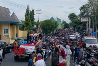 Ribuan Warga dan Pengurus Partai Jemput Kedatangan Calon Wali Kota dan Wakil Wali Kota Ternate M. Tauhid Soleman dan Nasri Abubakar Sekaligus Konvoi Keliling Ternate. (Rakyatmu)