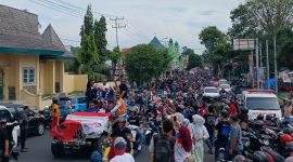 Ribuan Warga dan Pengurus Partai Jemput Kedatangan Calon Wali Kota dan Wakil Wali Kota Ternate M. Tauhid Soleman dan Nasri Abubakar Sekaligus Konvoi Keliling Ternate. (Rakyatmu)