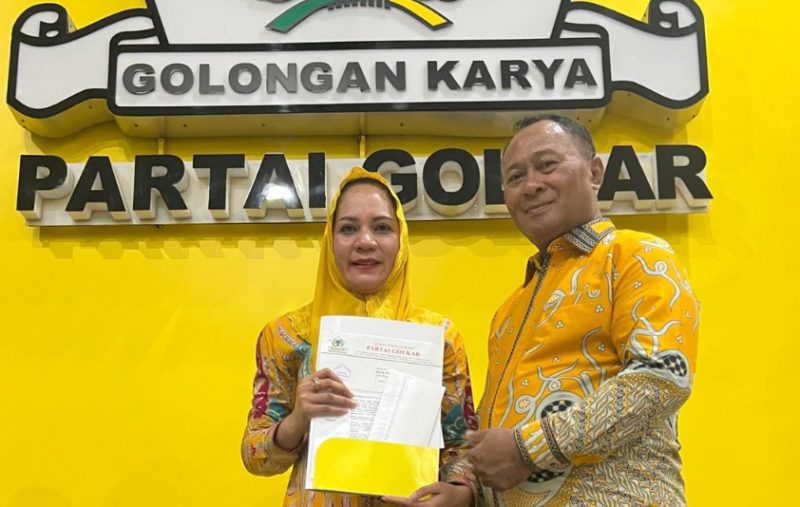 Pasangan Calon Bupati dan Wakil Bupati Pulau Taliabu Citra Puspasari Mus dan La Utu Ahmadi Menerima Rekomendasi Partai Golkar. (Rakyatmu)