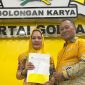 Pasangan Calon Bupati dan Wakil Bupati Pulau Taliabu Citra Puspasari Mus dan La Utu Ahmadi Menerima Rekomendasi Partai Golkar. (Rakyatmu)