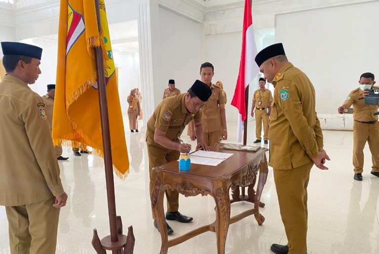 Pelantikan Pejabat Fungsional dan Kepala Sekolah lingkup Pemerintah Kabupaten Pulau Taliabu. (Rakyatmu)