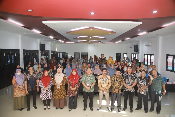 Foto Usai Rapat Evaluasi Program Kegiatan Dinas Pendidikan Tahun 2024. (Humas for Rakyatmu)