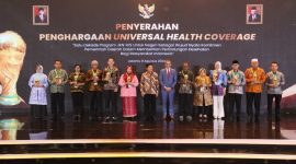 Penyerahan Penghargaan Universal Health Coverage oleh Wakil Presiden RI, Ma'ruf Amin. (Rakyatmu)