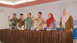 Rapat Evaluasi Program Kegiatan Dinas Pendidikan Kota Ternate Tahun 2024 Termasuk Membahas Penarikan Guru PNS di Sekolah Swasta. (Bucek/Rakyatmu) 