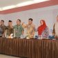 Rapat Evaluasi Program Kegiatan Dinas Pendidikan Kota Ternate Tahun 2024 Termasuk Membahas Penarikan Guru PNS di Sekolah Swasta. (Bucek/Rakyatmu) 