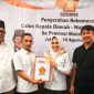 Ketua DPD Partai Gerindra Sahril Taher Serahkan Rekomendasi ke Petahana Calon Bupati Fifian Adeningsih Mus. (Istimewa/Rakyatmu)