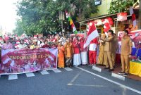 Wali Kota Ternate M. Tauhid Soleman Lepas Kegiatan Karnaval di Depan Sekolah Mononutu. (Humas for Rakyatmu)